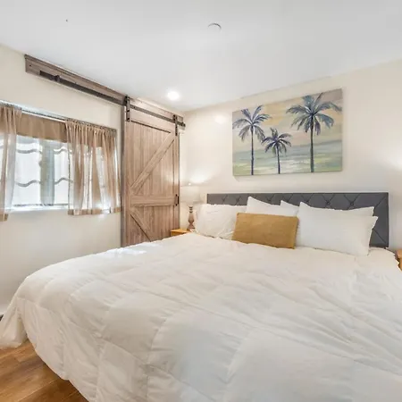 341E 341 Eucalyptus Villa